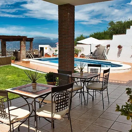 Nocleg ze śniadaniem Casa Torres 4*